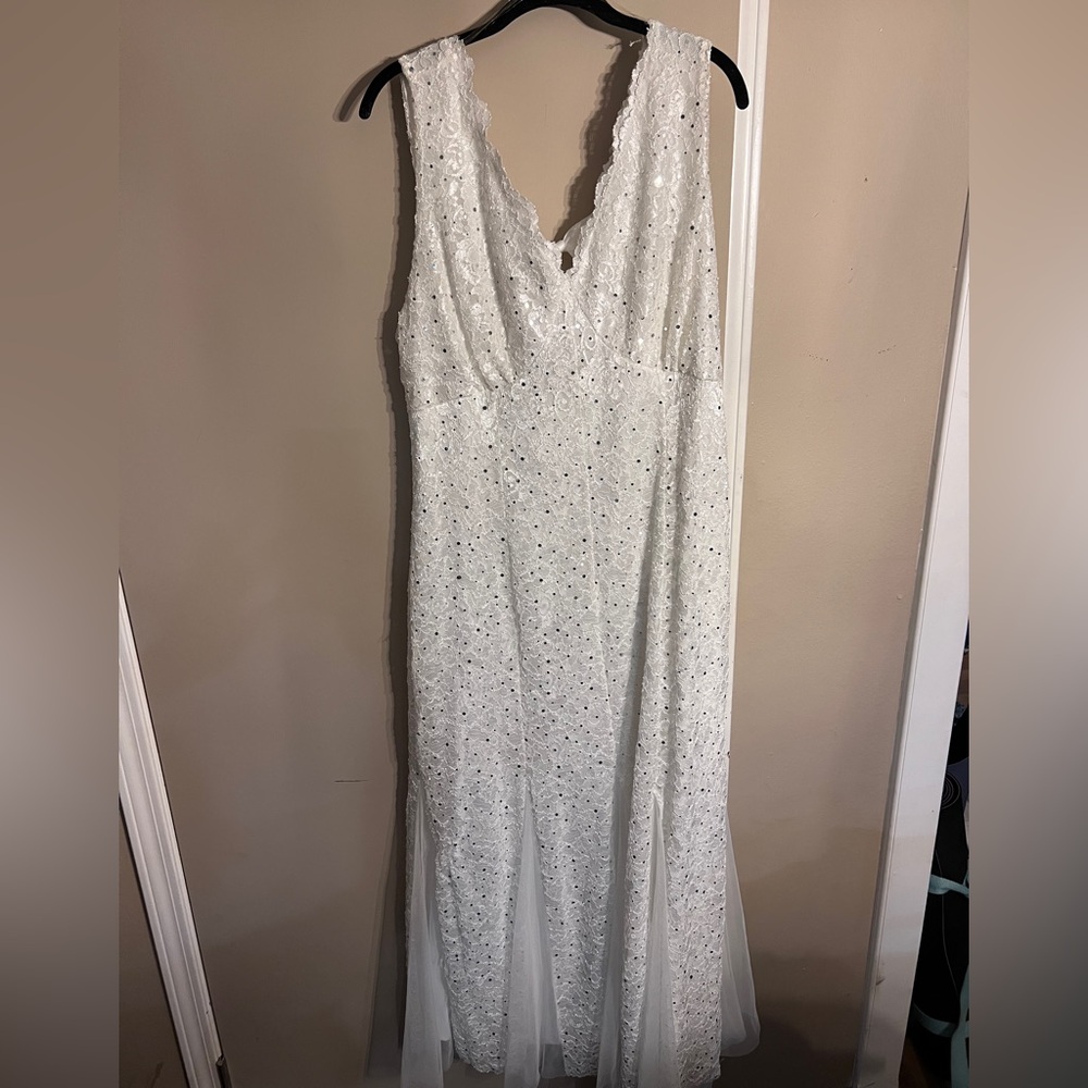 Elegant White Lace Wedding Dress